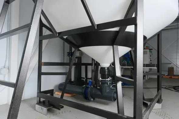 Емкость ЦКТ 3000 л с патрубком 160мм с фланцем под плотность до 1,5 г/см3 белая в обрешетке