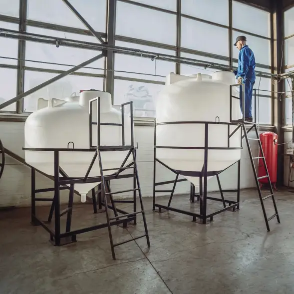 Емкость ЦКТ 3000 л с патрубком 160мм с фланцем под плотность до 1,5 г/см3 белая в обрешетке