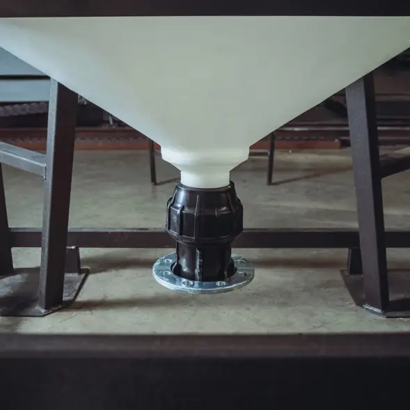 Емкость ЦКТ 3000 л с патрубком 160мм с фланцем под плотность до 1,5 г/см3 белая в обрешетке