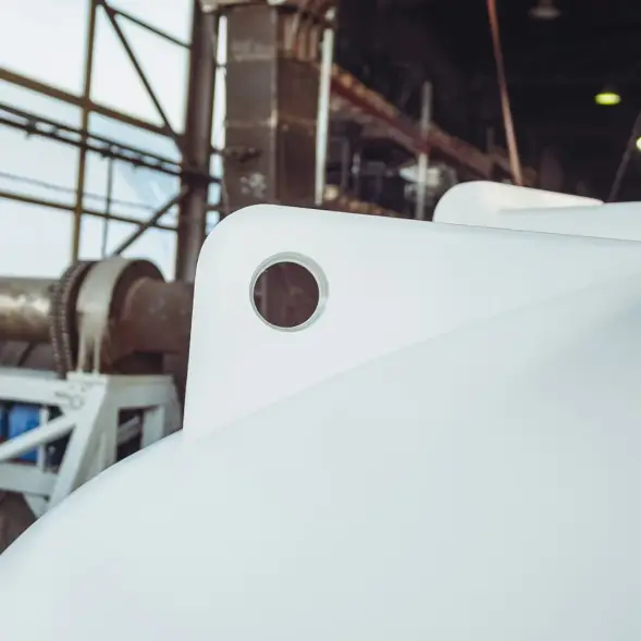 Емкость ЦКТ 5000 л с патрубком 90мм под плотность до 1,5 г/см3 белая в обрешетке с лестницей