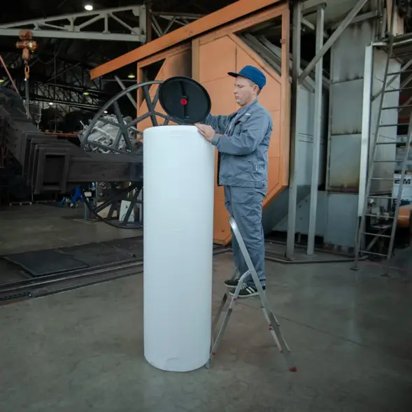 Емкость VD 400л белая с откидной крышкой