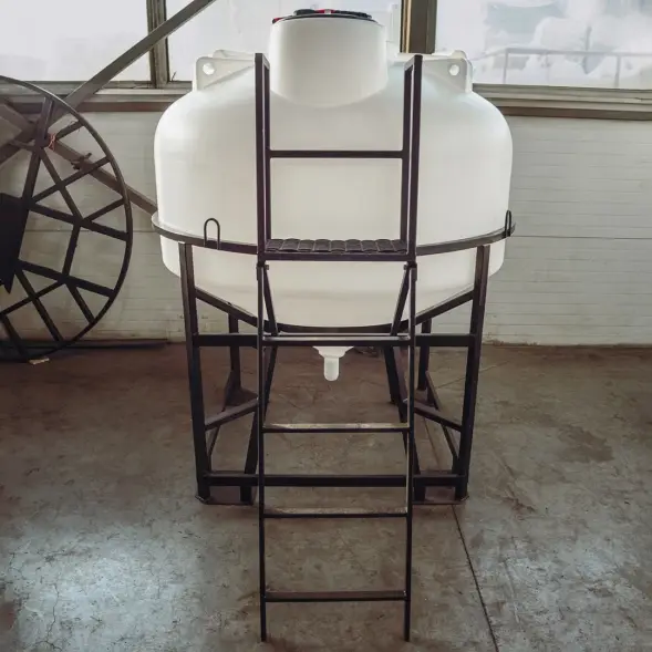 Емкость ЦКТ 3000 л с патрубком 110мм с фланцем под плотность до 1,5 г/см3 белая в обрешетке с лестницей