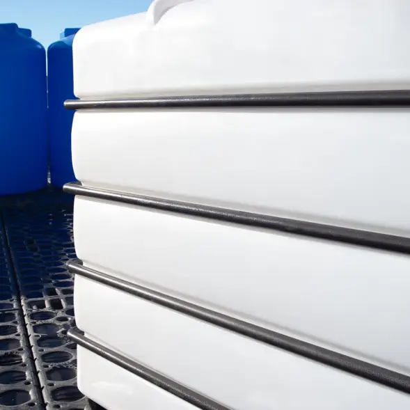 Емкость K 3000л белая в обрешетке