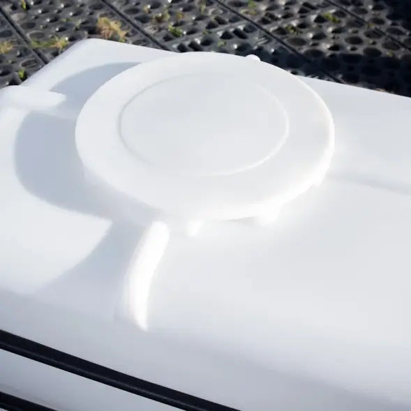 Емкость K 3000л белая в обрешетке