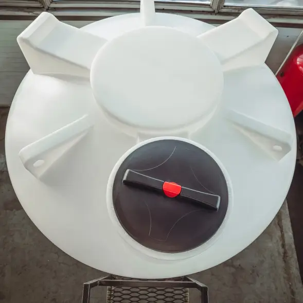 Емкость ЦКТ 5000 л с патрубком 160мм под плотность до 1,2 г/см3 белая в обрешетке с лестницей