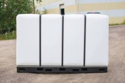 Емкость KR 4000л белая с откидной крышкой в обрешетке (полный слив)